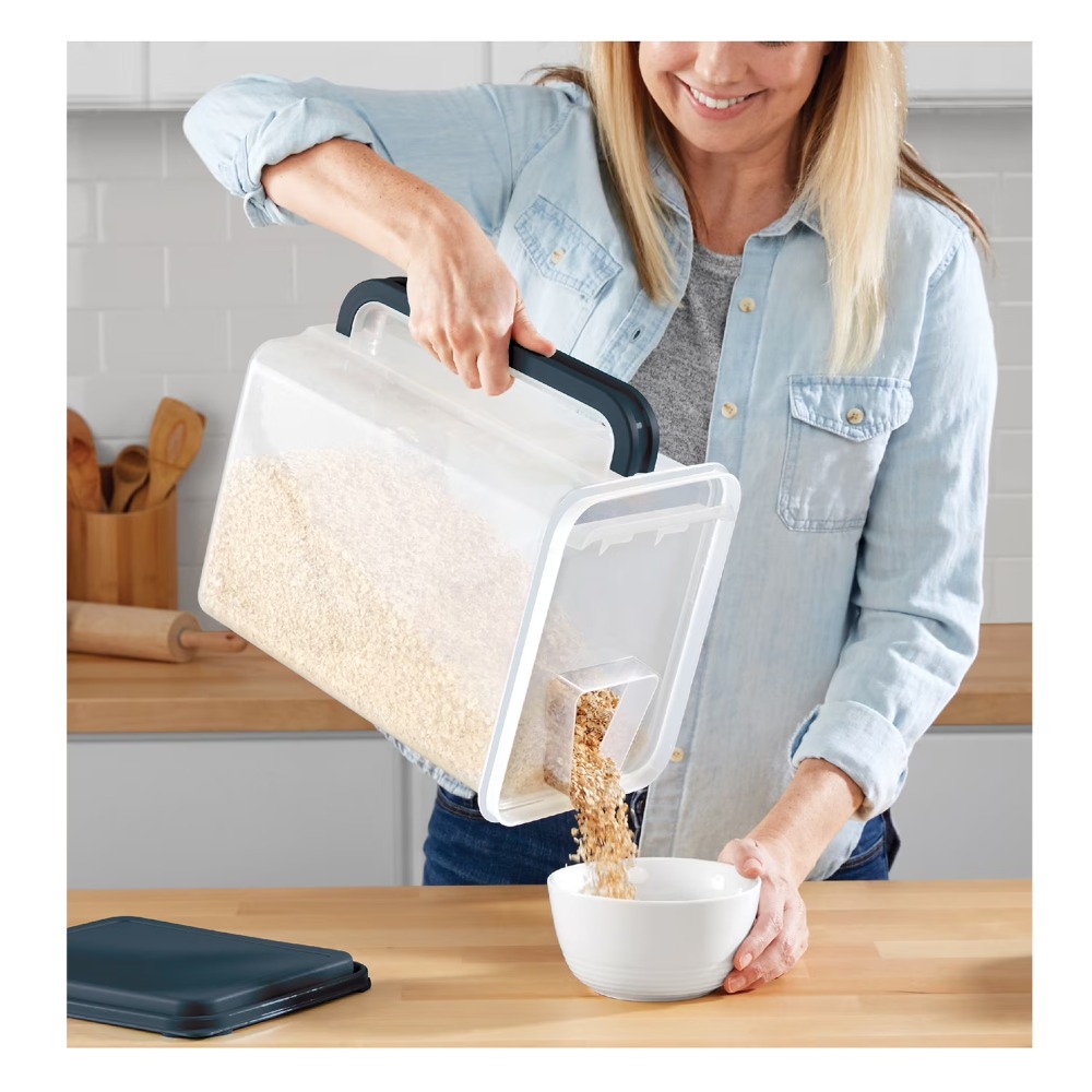 Food Storage In Pantry - Большой пластиковый контейнер для хранения продуктов